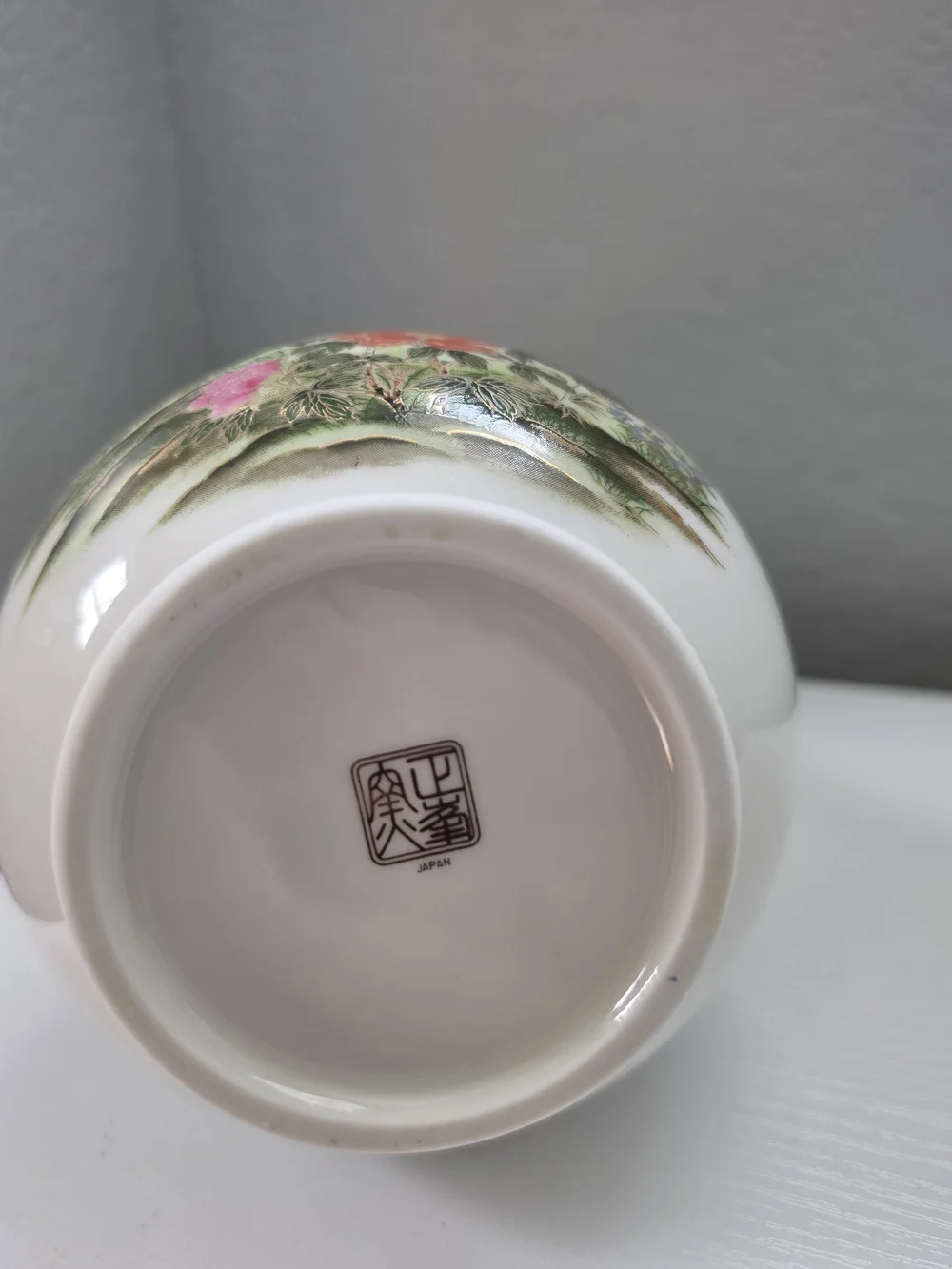 Vintage Hand-Painted White Porcelain Peacock Vase with Gold Accents From Japan